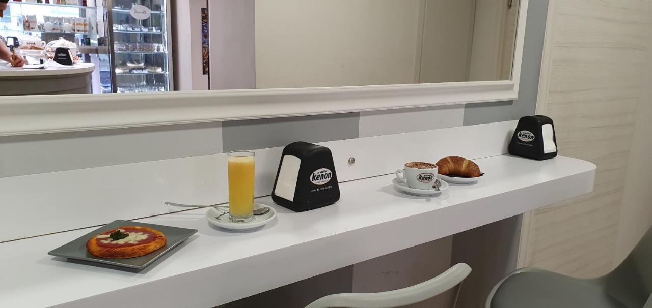 Dimora Costantino Bed & Breakfast Napoli Eksteriør bilde