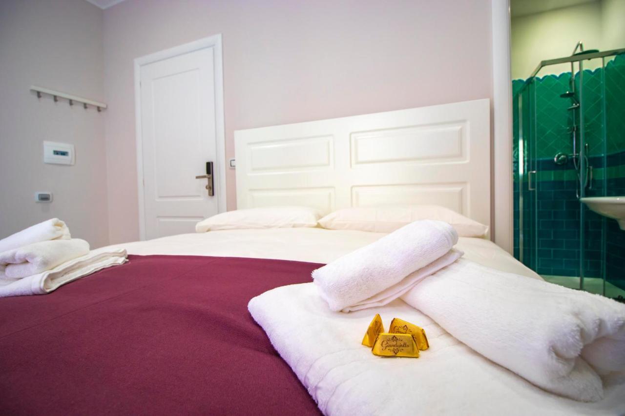 Dimora Costantino Bed & Breakfast Napoli Eksteriør bilde